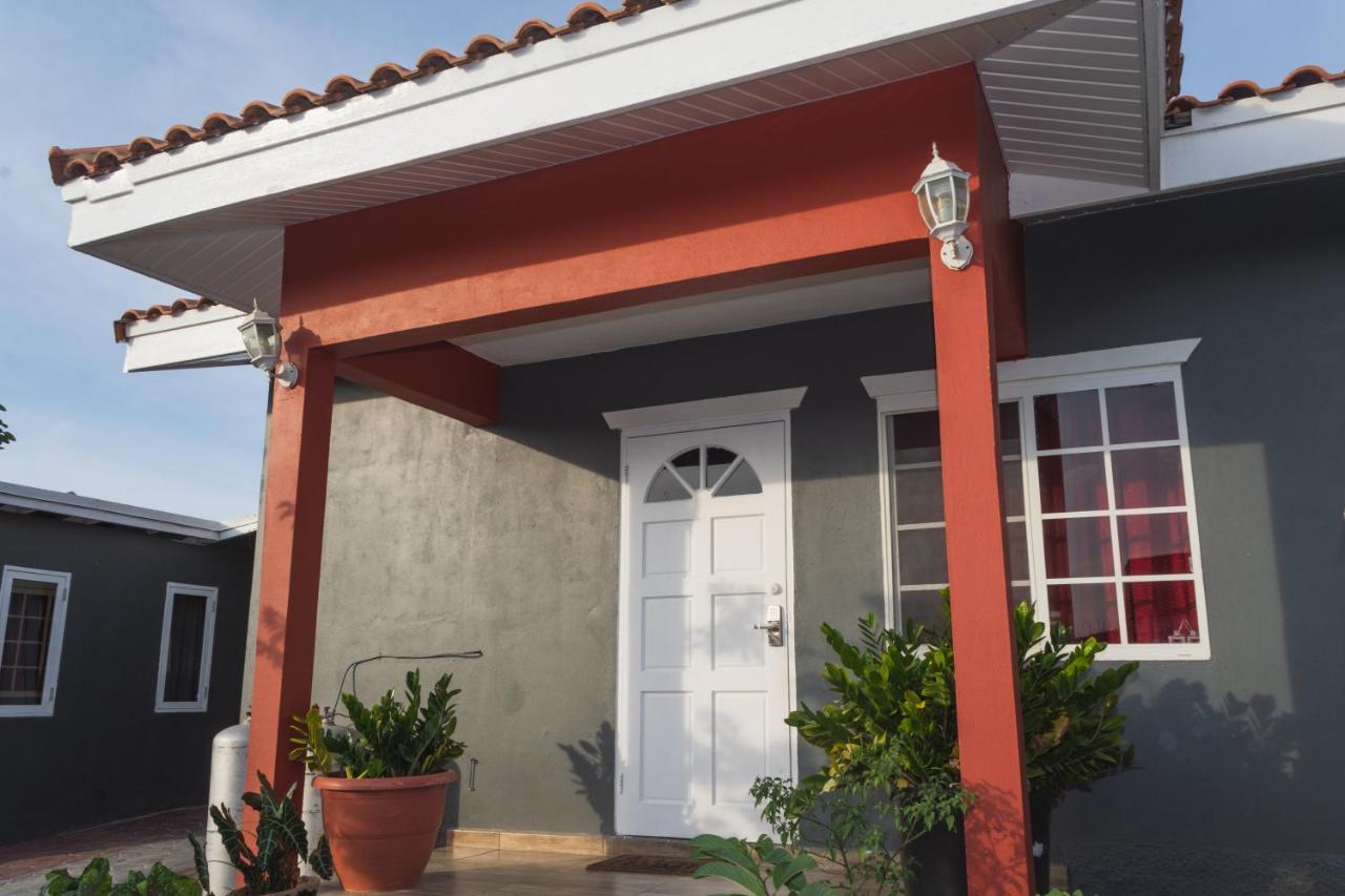 La Casita Torres Villa Oranjestad Exterior photo